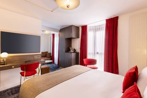 Chambre privilège quadruple au Best Western Plus l'Artist Hotel au centre de Tours proche de la Gare 